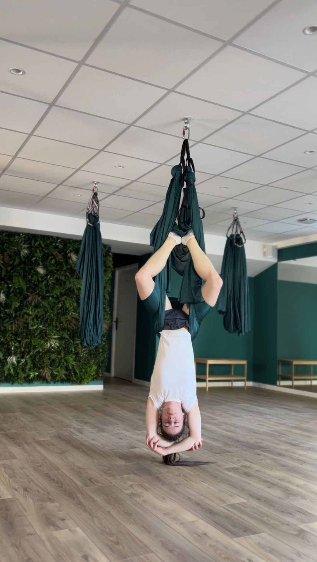 Yoga aérien - Lorène Burgun - Professeure de yoga - Aix-les-Bains